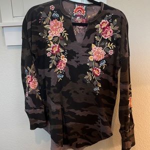 Johnny Was Embroidered Thermal Henley in black/brown camo print - size xs